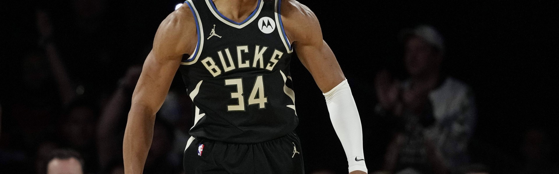 字母哥：以前我每场比赛都会扣篮10-12次 现在我不怎么扣了