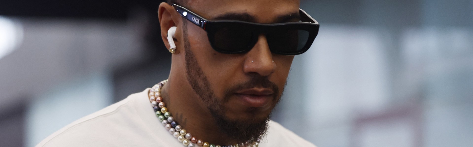 外媒：汉密尔顿在巴塞罗那进行私测发生撞车，车体受损但人无大碍