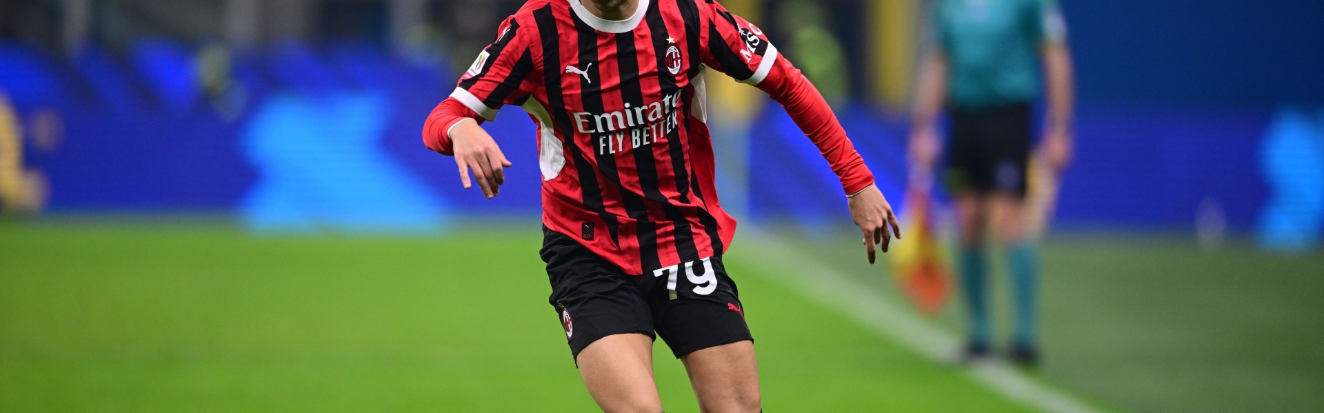 在外靠老乡！米体：莱奥在内洛帮助菲利克斯，两人共享一个房间