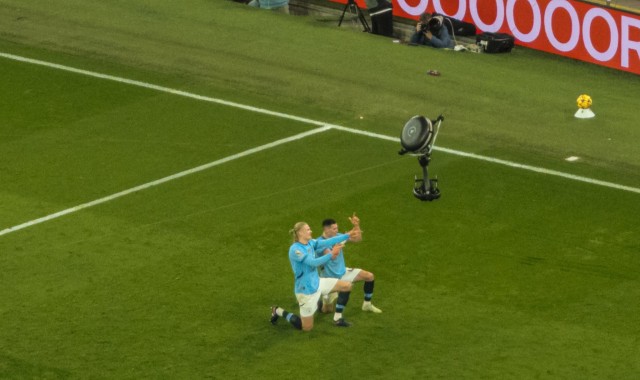 曼市双枪！哈兰德与福登一起做经典庆祝动作