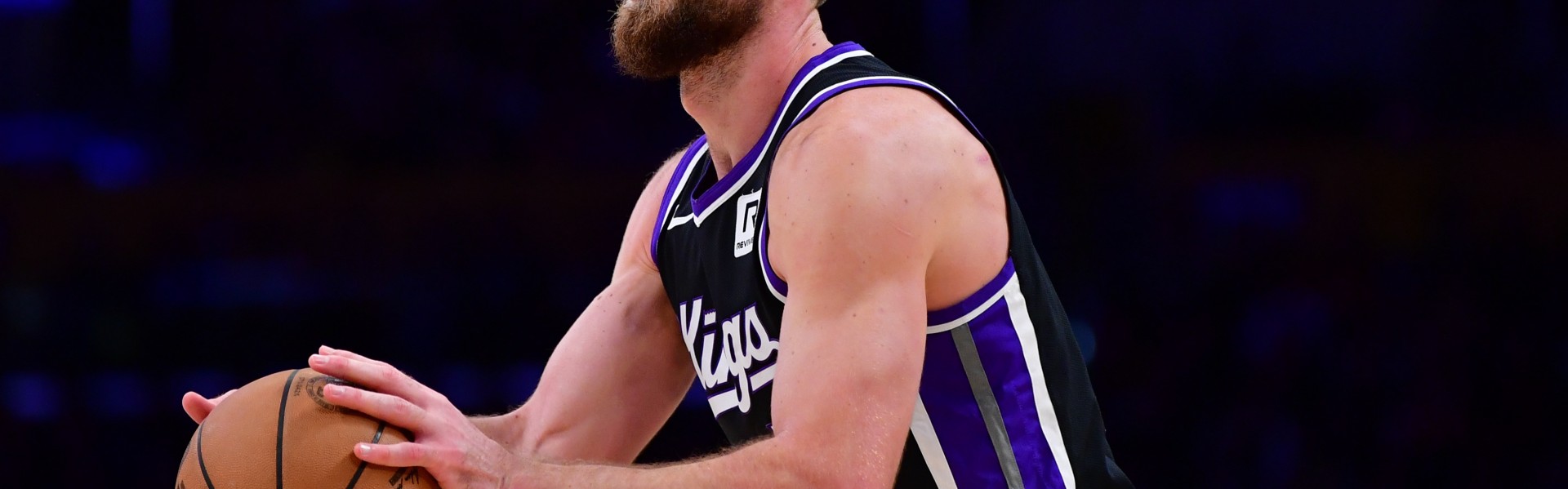 自1976-77赛季以来面对绿军单场篮板最高纪录：小萨&大本钟28个