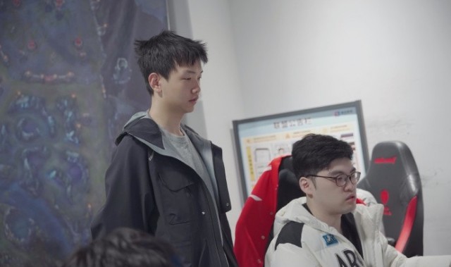 备战2025新赛季！TES发布训练返图：不懈现在，无限未来