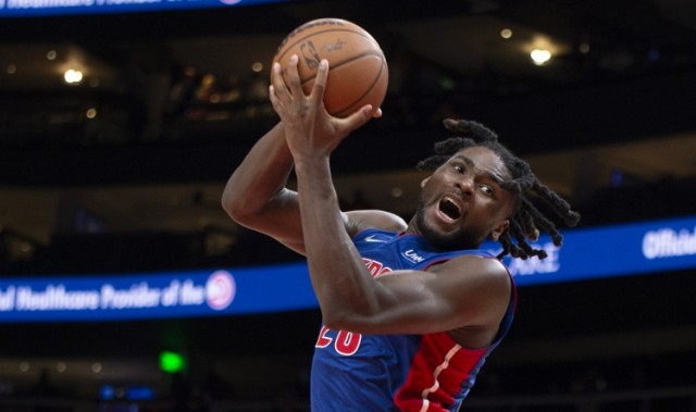 斯图尔特：尤因是我的偶像&从小就穿33号 他只要在场我就激动