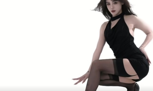 美女主播豚豚遭下头男骚扰：我看出来他真想睡我~那你就努力工作用钱来砸我！