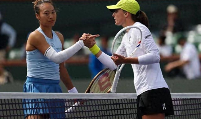 郑钦文为失败找借口：下雨导致没有热身！球迷：为何不承认水平差