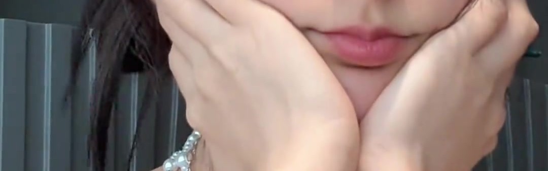 LPL官方解说Rita分享短视频：下午好~