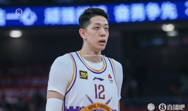 直播吧：沈梓捷肩膀受伤 已前往医院进行核磁共振检查