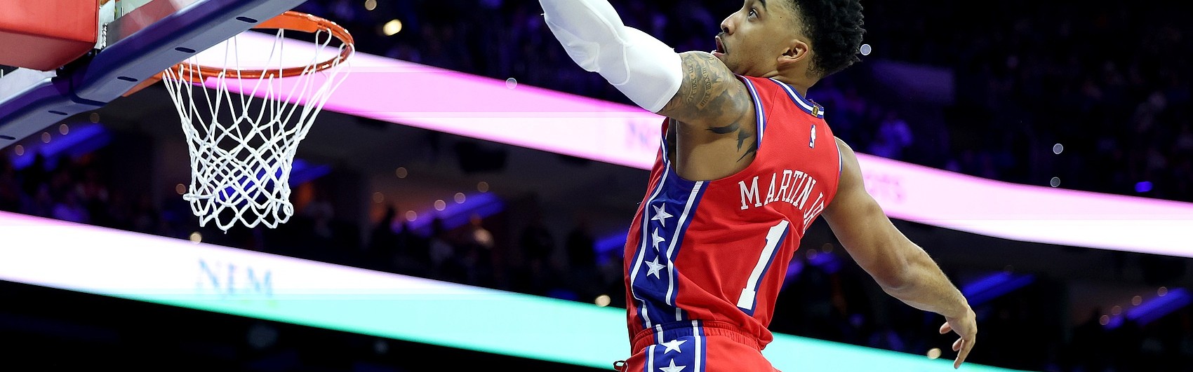 队记：小肯扬-马丁左脚出现应力反应 大约两周后将重新接受评估