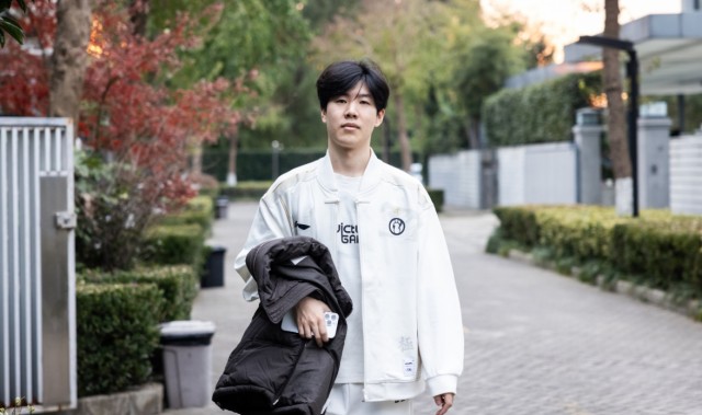 iG选手返图：TheShy着经典白色队服 TES给我等着！