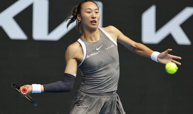 1-0领先，临时退赛！郑钦文渔翁得利：世界前8保住了，可喜可贺！