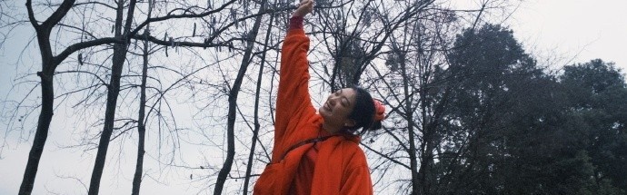 李梦晒照：真实的季节不停更迭 心里的季节始终如一